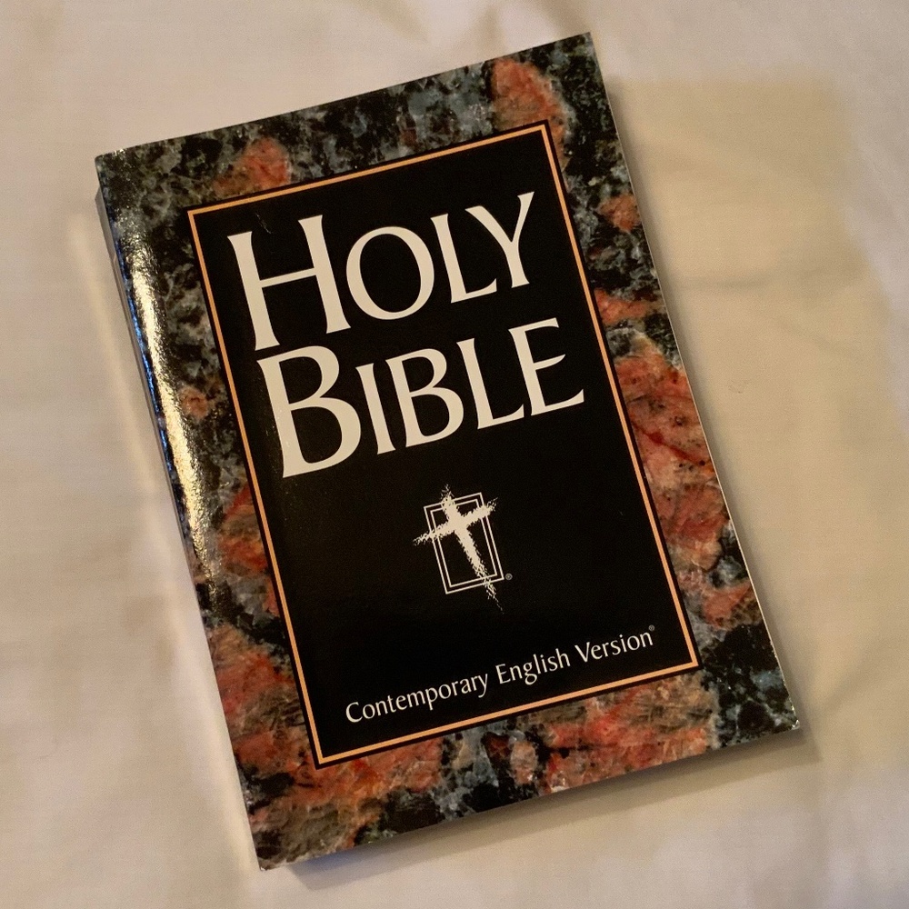 CEV Holy Bible, Easy-Reading Giant Print- Like new!